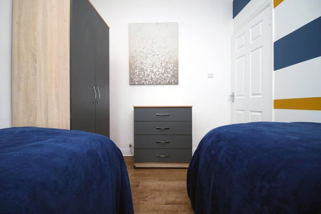 Holiday House For 7 Guests, Free Wi-Fi & Self Check-In Explore Newport Villa Kültér fotó
