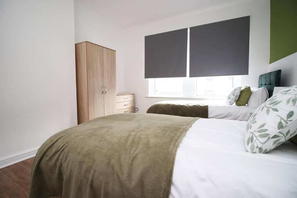 Holiday House For 7 Guests, Free Wi-Fi & Self Check-In Explore Newport Villa Kültér fotó
