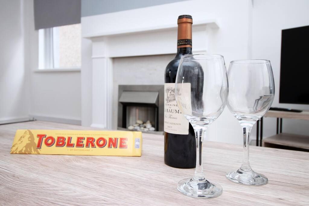 Holiday House For 7 Guests, Free Wi-Fi & Self Check-In Explore Newport Villa Kültér fotó